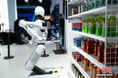 帮帮机械人前先“上学”